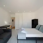 Elegant 3-bed Family House With Large Pool Area Διαμέρισμα *