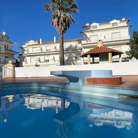 Διαμέρισμα Elegant 3-bed Family House With Large Pool Area Praia da Lourinhã