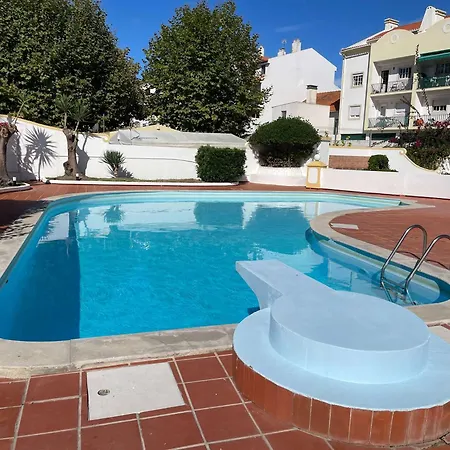 Elegant 3-bed Family House With Large Pool Area Διαμέρισμα