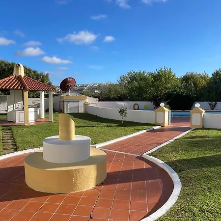 Elegant 3-bed Family House With Large Pool Area 아파트 Praia da Lourinhã