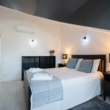 Διαμέρισμα Elegant 3-bed Family House With Large Pool Area Praia da Lourinhã