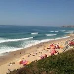 아파트 Elegant 3-bed Family House With Large Pool Area *