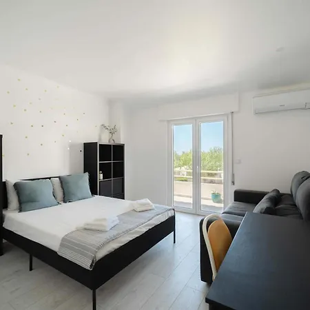 Elegant 3-bed Family House With Large Pool Area * פראייה דה לורינייה