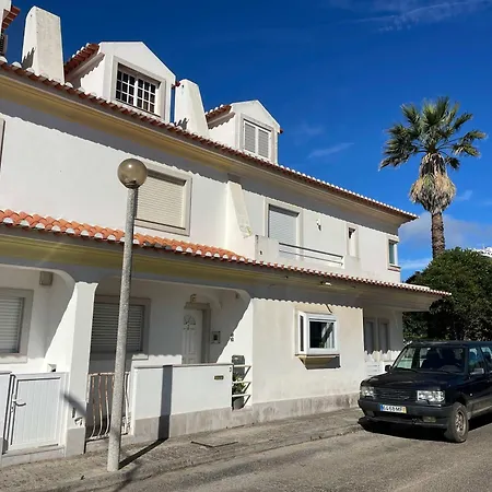 Elegant 3-bed Family House With Large Pool Area דירה פראייה דה לורינייה
