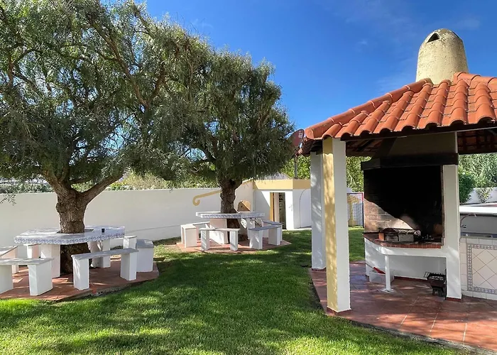 Elegant 3-bed Family House With Large Pool Area Praia da Lourinhã