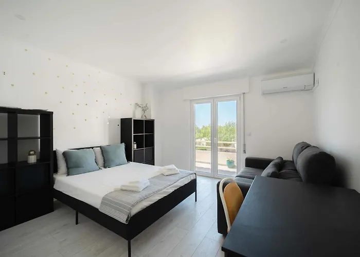 Elegant 3-bed Family House With Large Pool Area * Praia da Lourinhã